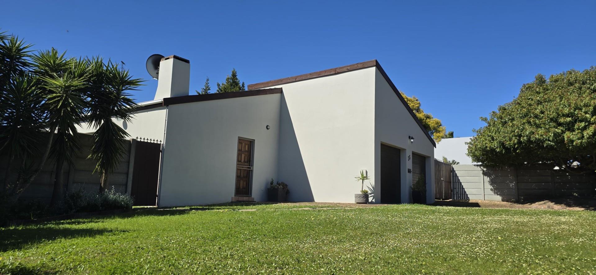 Spacious 4-Bedroom Family Home in Popular Rouxville, Kuils River Spacious 4-Bedroom Family Home in Popular Rouxville, Kuils River