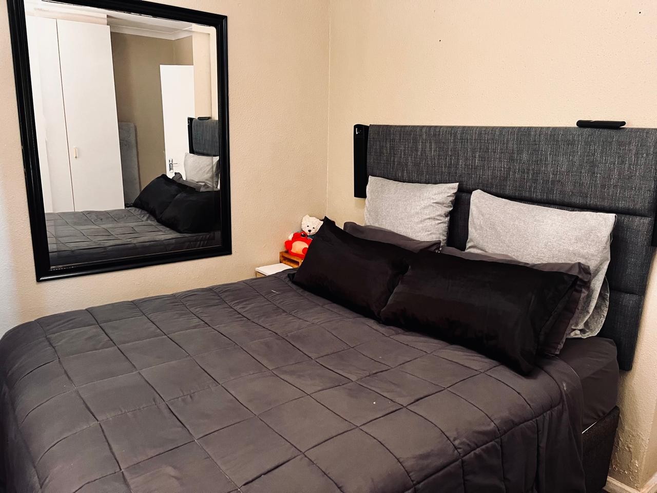 Charming Apartment for sale in Kuils River Charming Apartment for sale in Kuils River