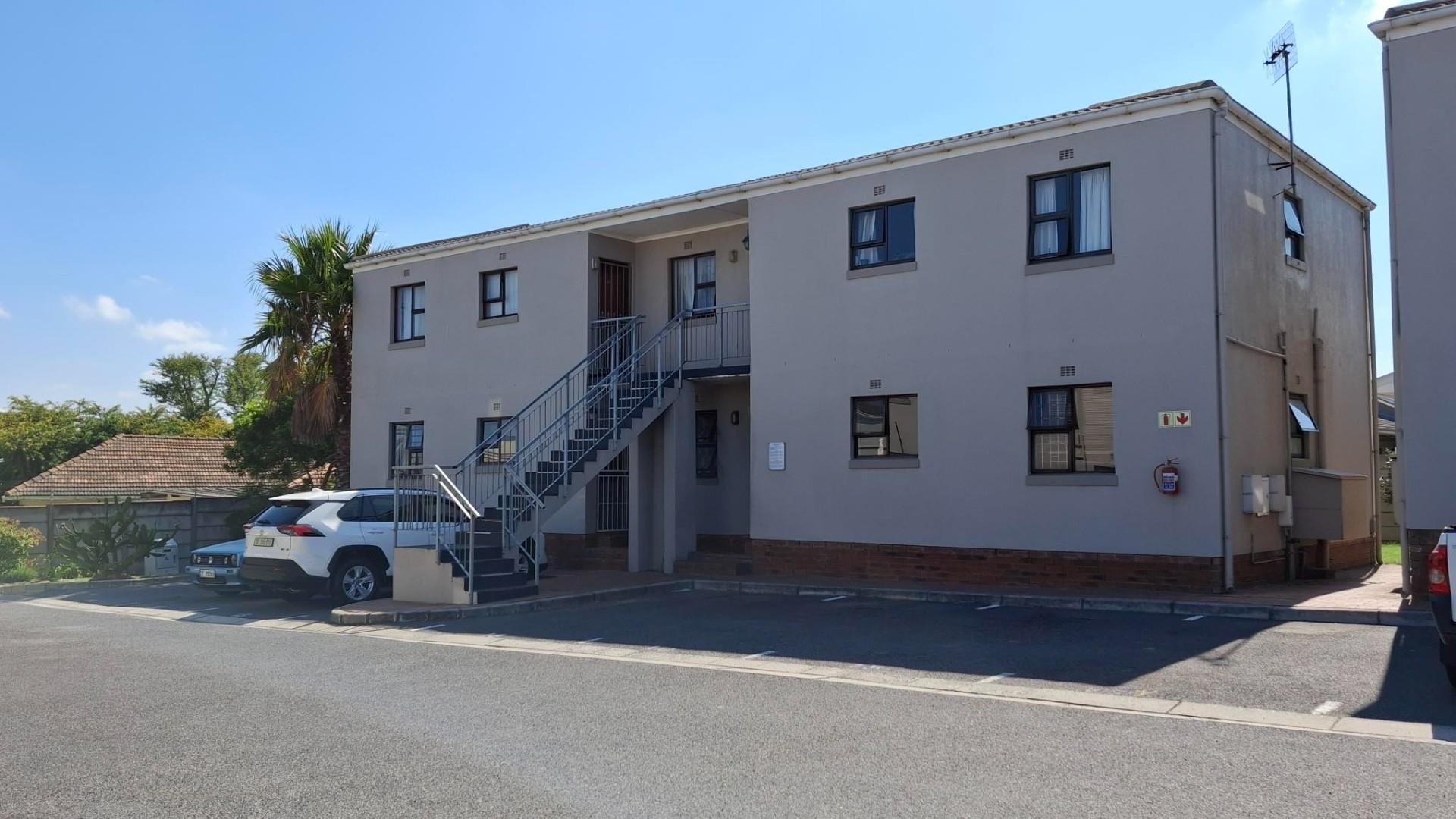Charming Apartment for sale in Kuils River Charming Apartment for sale in Kuils River